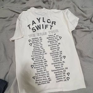 eras tour merch 🌸💞🎉🦄 t shirt medium